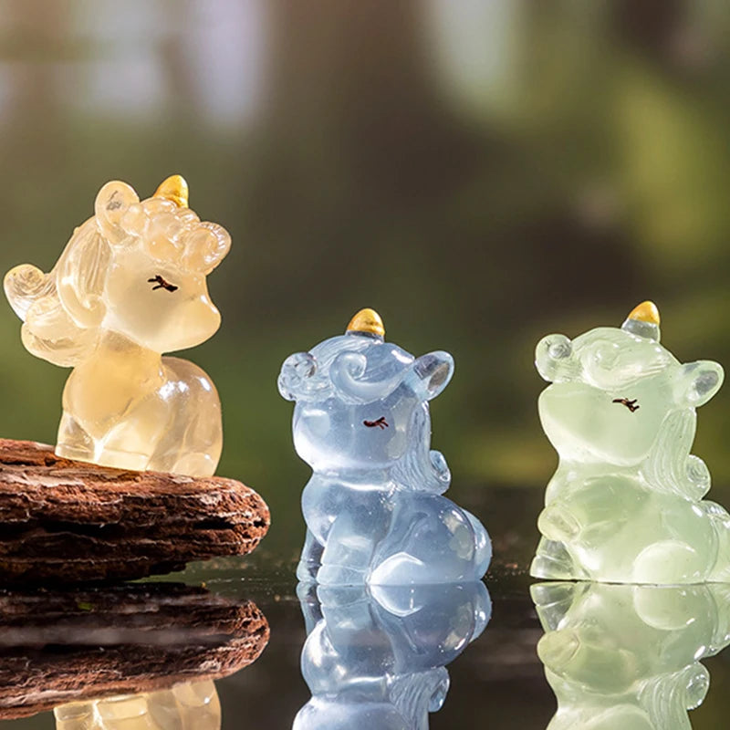 Statue de licornes miniatures de dessin animé, décoration de maison, accessoires de décoration de maison, poupées licorne lumineuses mignonnes Kawaii, cadeaux