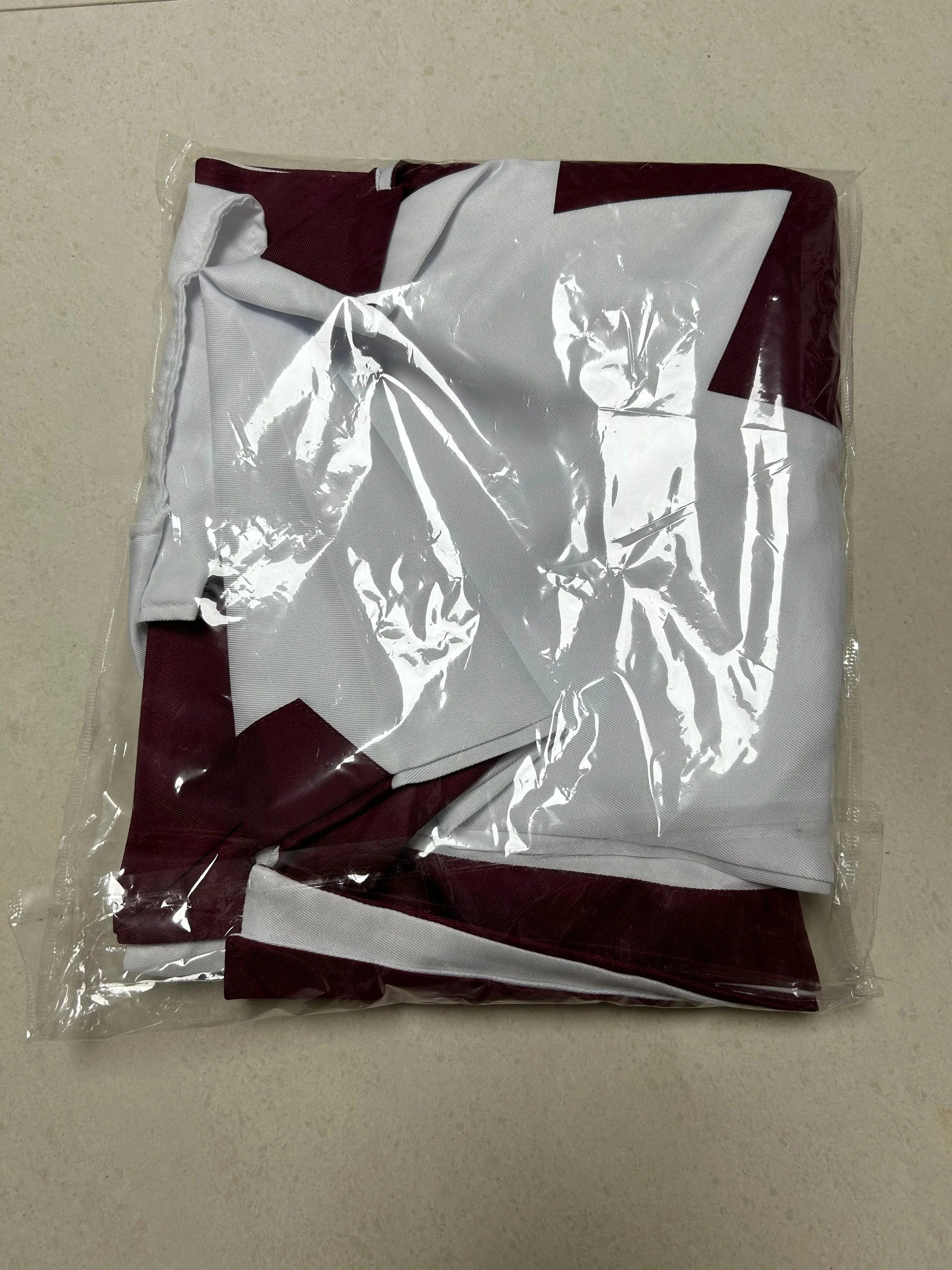 Costume cape médiévale à capuche – Noir et rouge