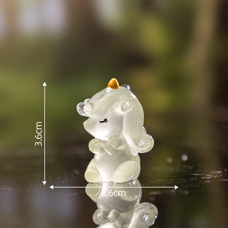 Statue de licornes miniatures de dessin animé, décoration de maison, accessoires de décoration de maison, poupées licorne lumineuses mignonnes Kawaii, cadeaux